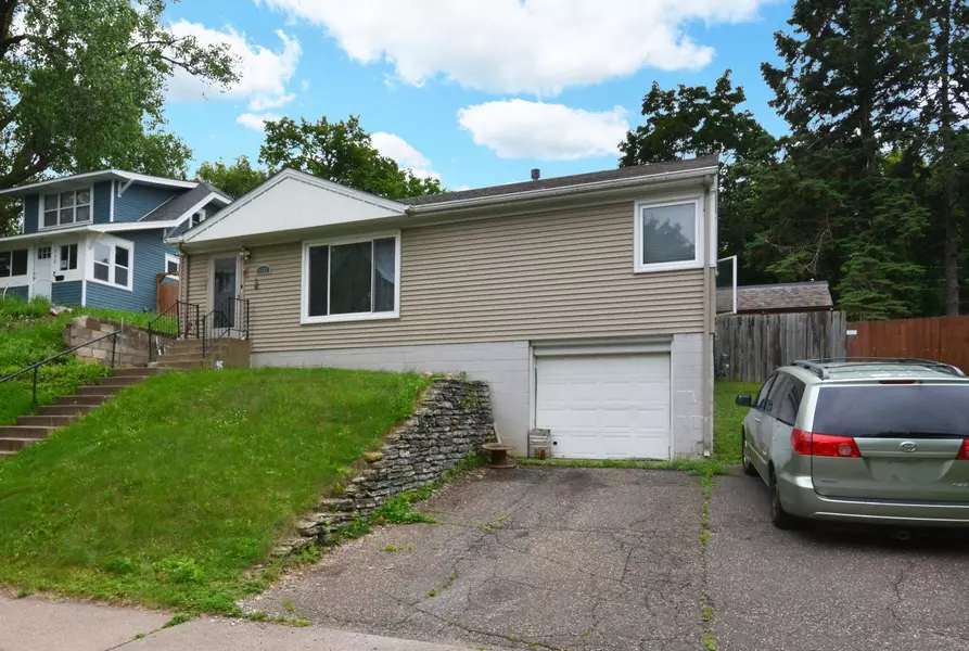 1752 Stillwater AVE, Saint Paul, MN 55106
