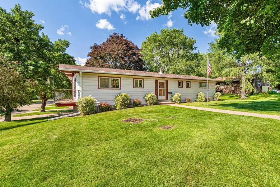 352 W Holly ST, Owatonna, MN 55060