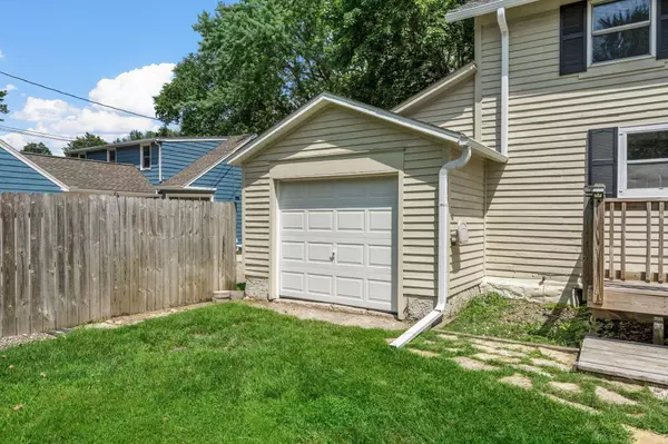 Owatonna, MN 55060,1010 S Grove AVE
