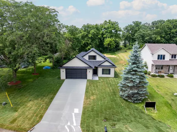 2529 Elmcroft DR SW, Rochester, MN 55902