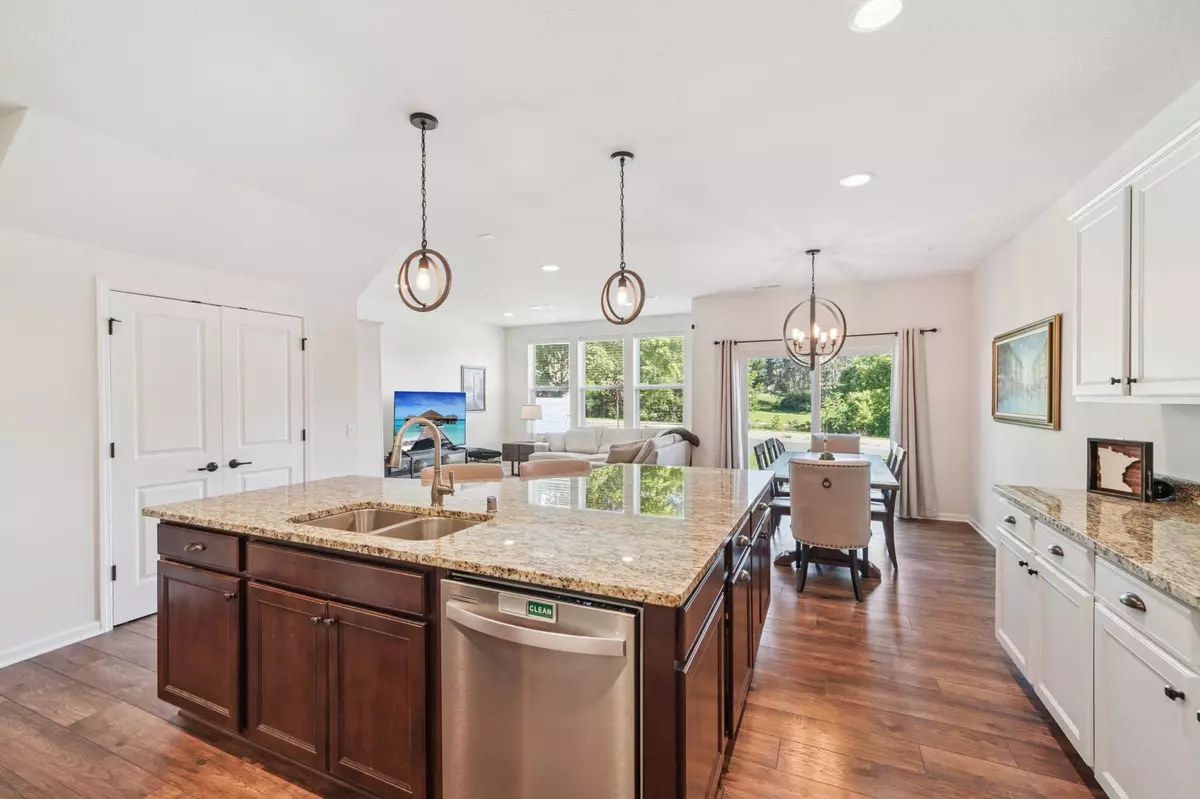 Chanhassen, MN 55317,726 Maggie WAY