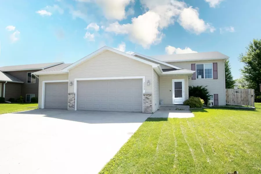 2223 Fairbanks DR, North Mankato, MN 56003