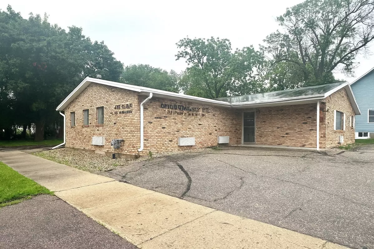 Worthington, MN 56187,722 10th ST