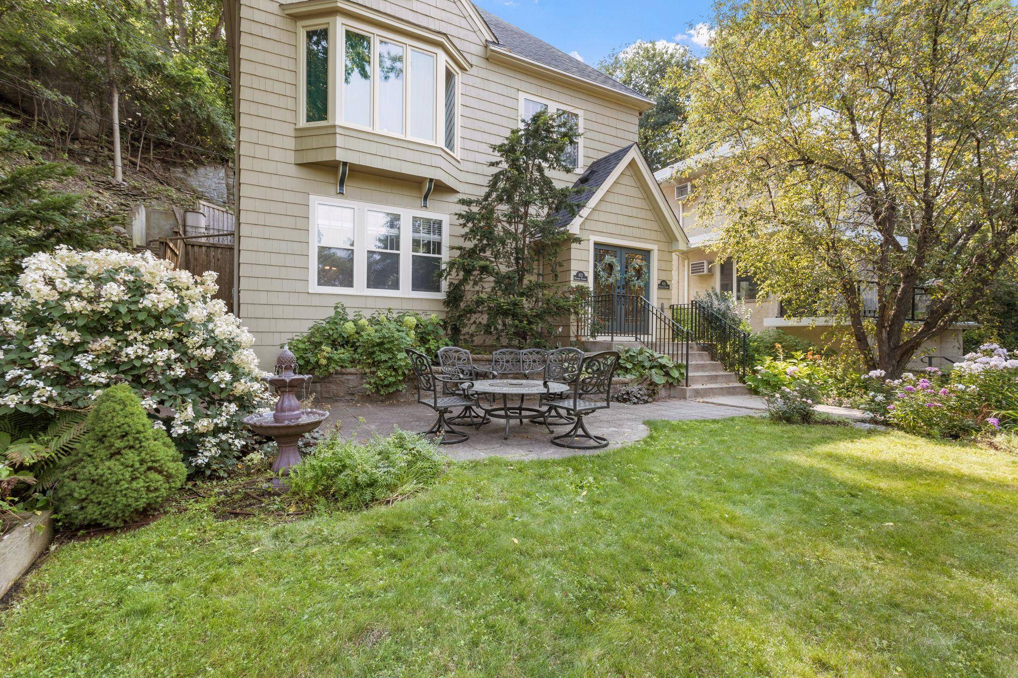 813 Kenwood Pkwy, Minneapolis, MN 55403