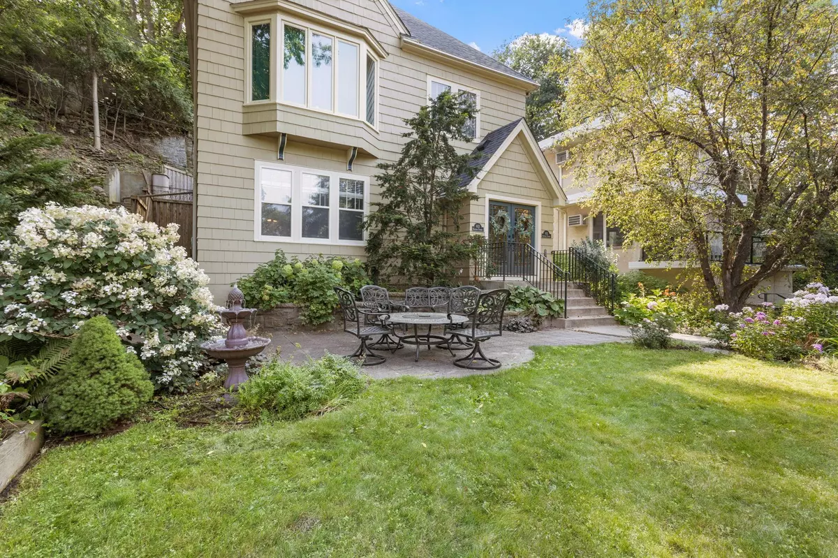 Minneapolis, MN 55403,813 Kenwood Pkwy