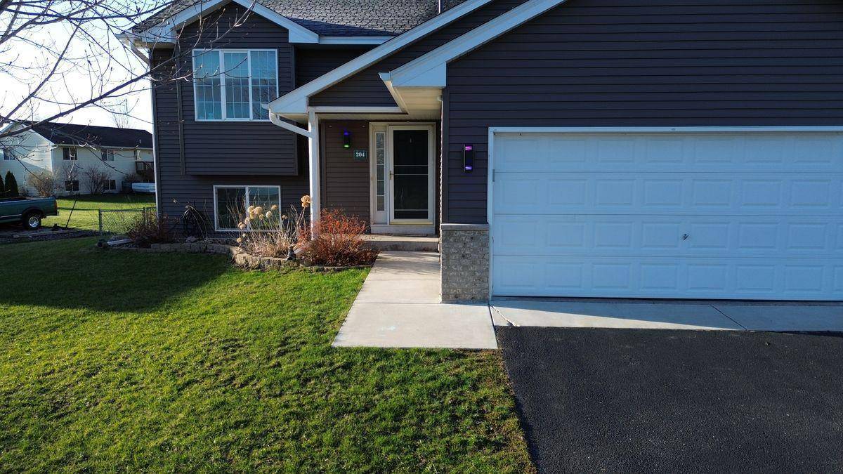 204 Quail DR, Montrose, MN 55363