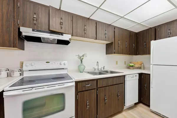 Edina, MN 55435,4120 Parklawn AVE #219