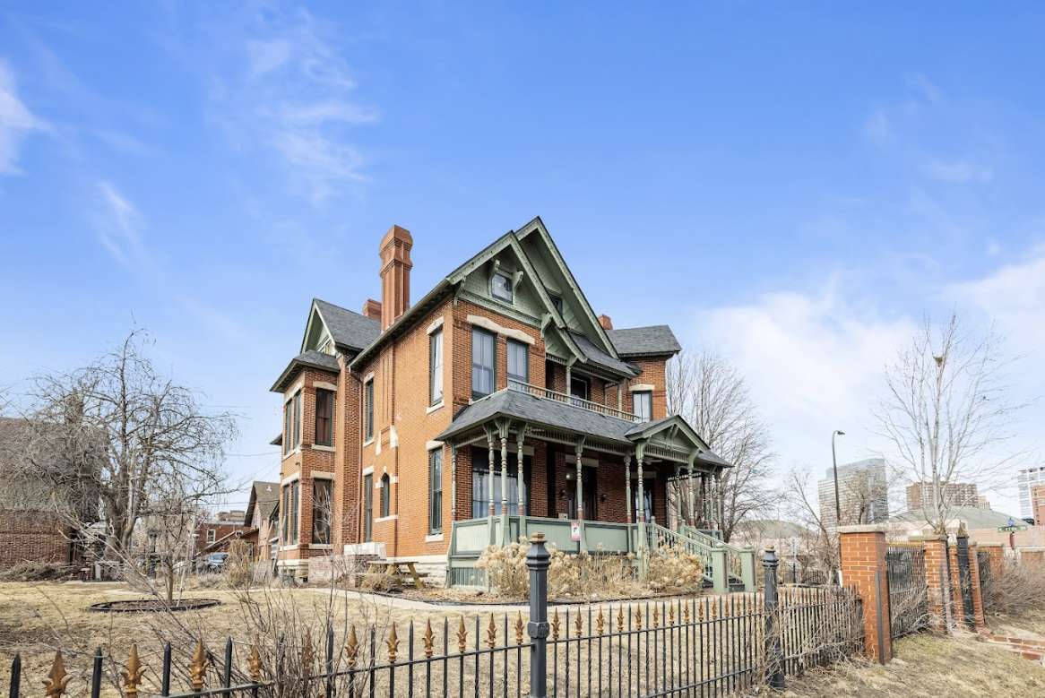 Minneapolis, MN 55404,1700 3rd AVE S