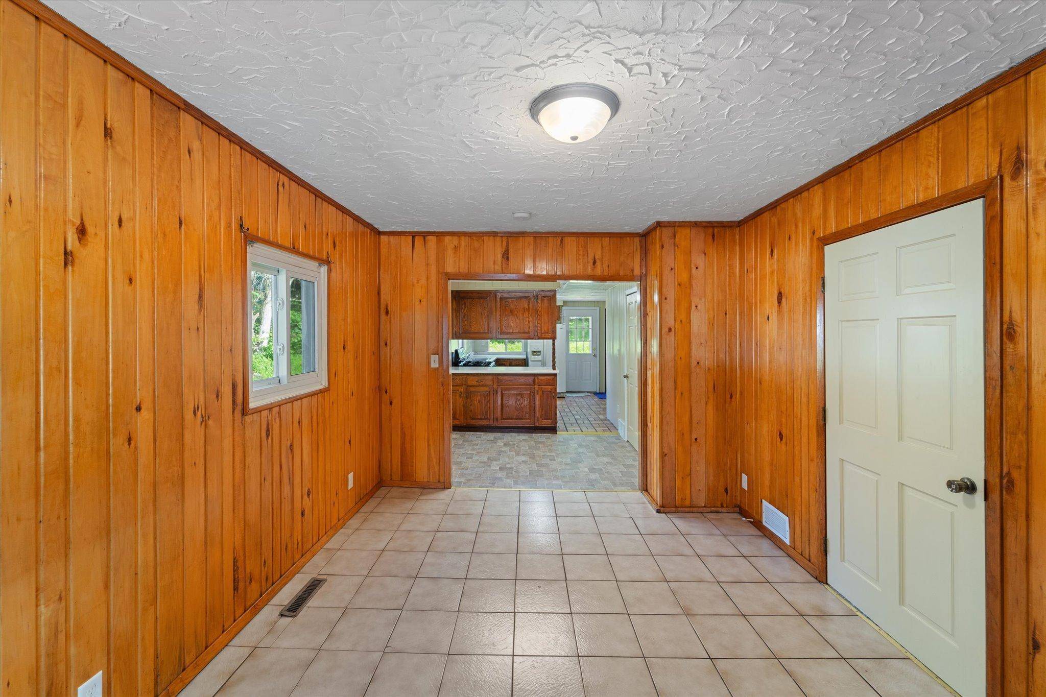 Saint Paul, MN 55106,1077 York AVE