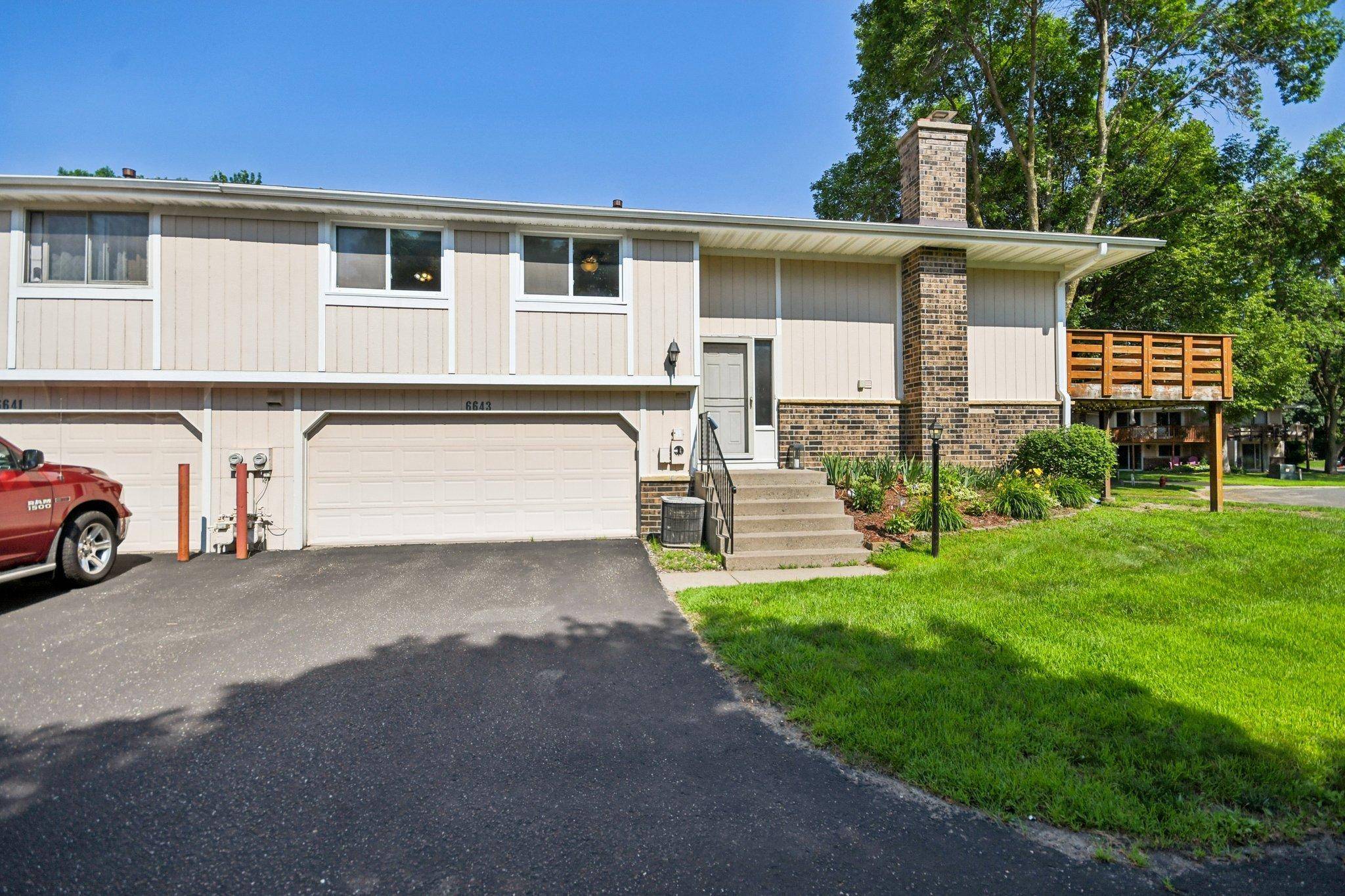 6643 Ives LN N, Maple Grove, MN 55369