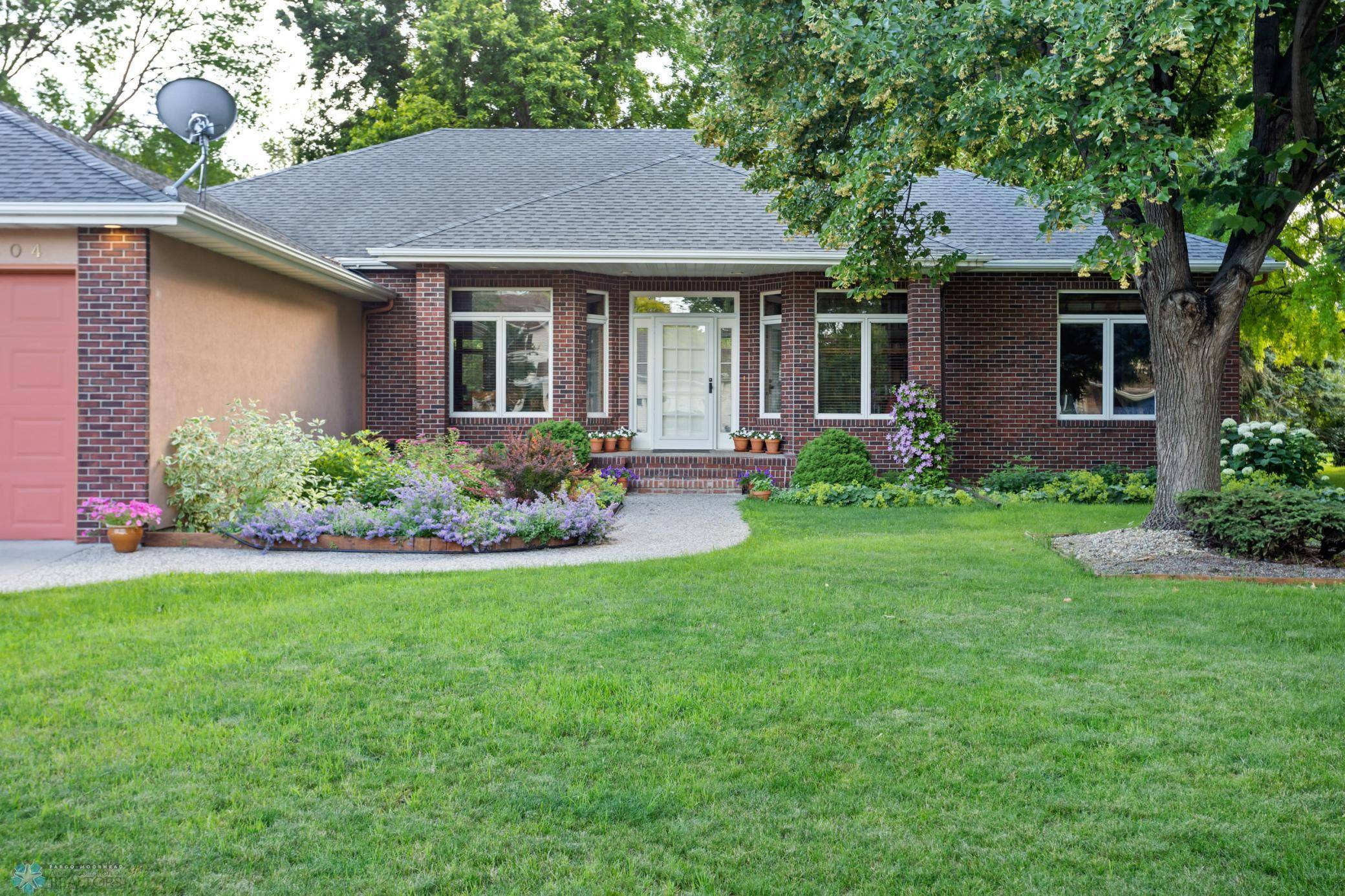 Fargo, ND 58104,4404 Oakcreek DR S