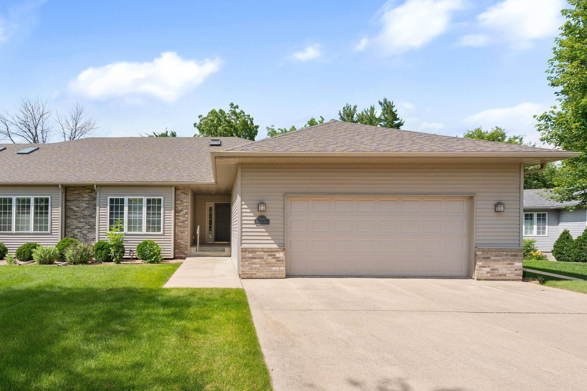 1360 Edinburgh PL NE, Owatonna, MN 55060