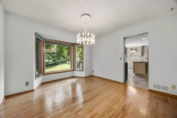 Arden Hills, MN 55112,3716 Chatham CT