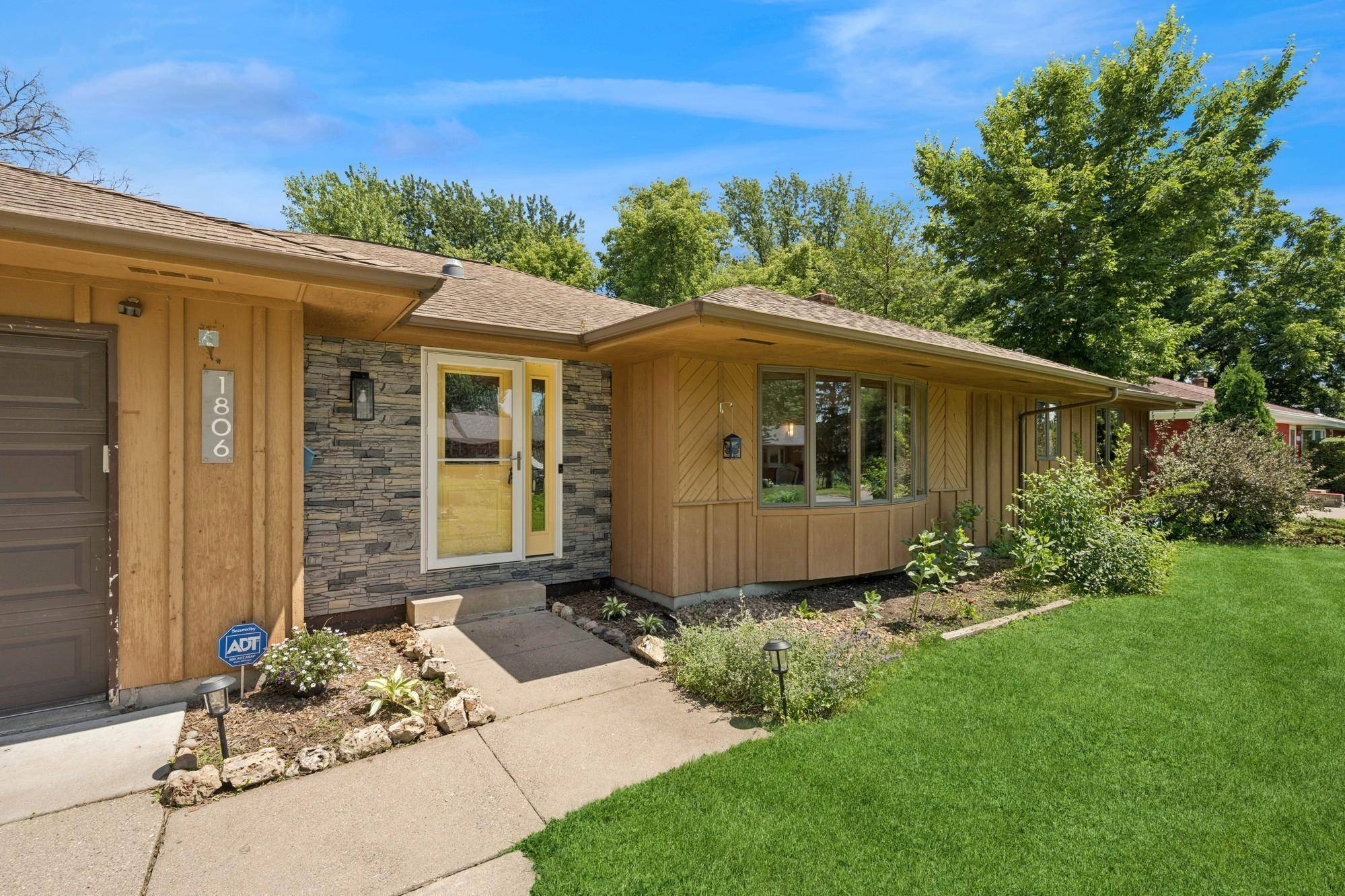 Roseville, MN 55113,1806 Aglen ST