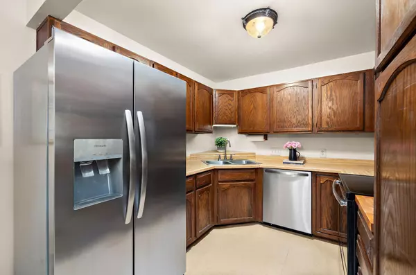 Saint Louis Park, MN 55426,350 Shelard Pkwy #104