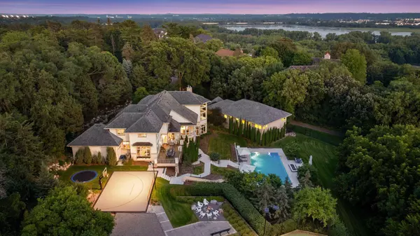 11068 Bell Oaks Estate RD, Eden Prairie, MN 55347