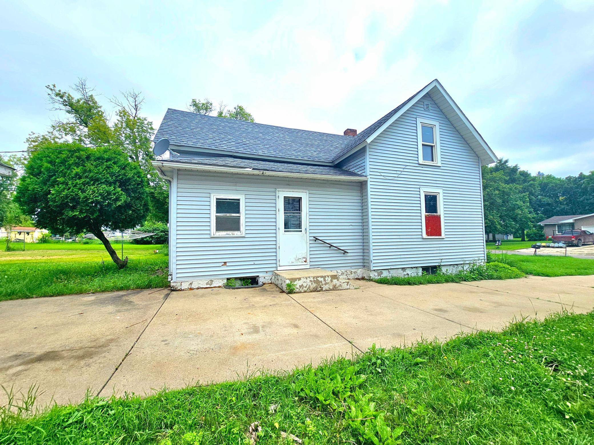 211 Colfax AVE NE, Hector, MN 55342