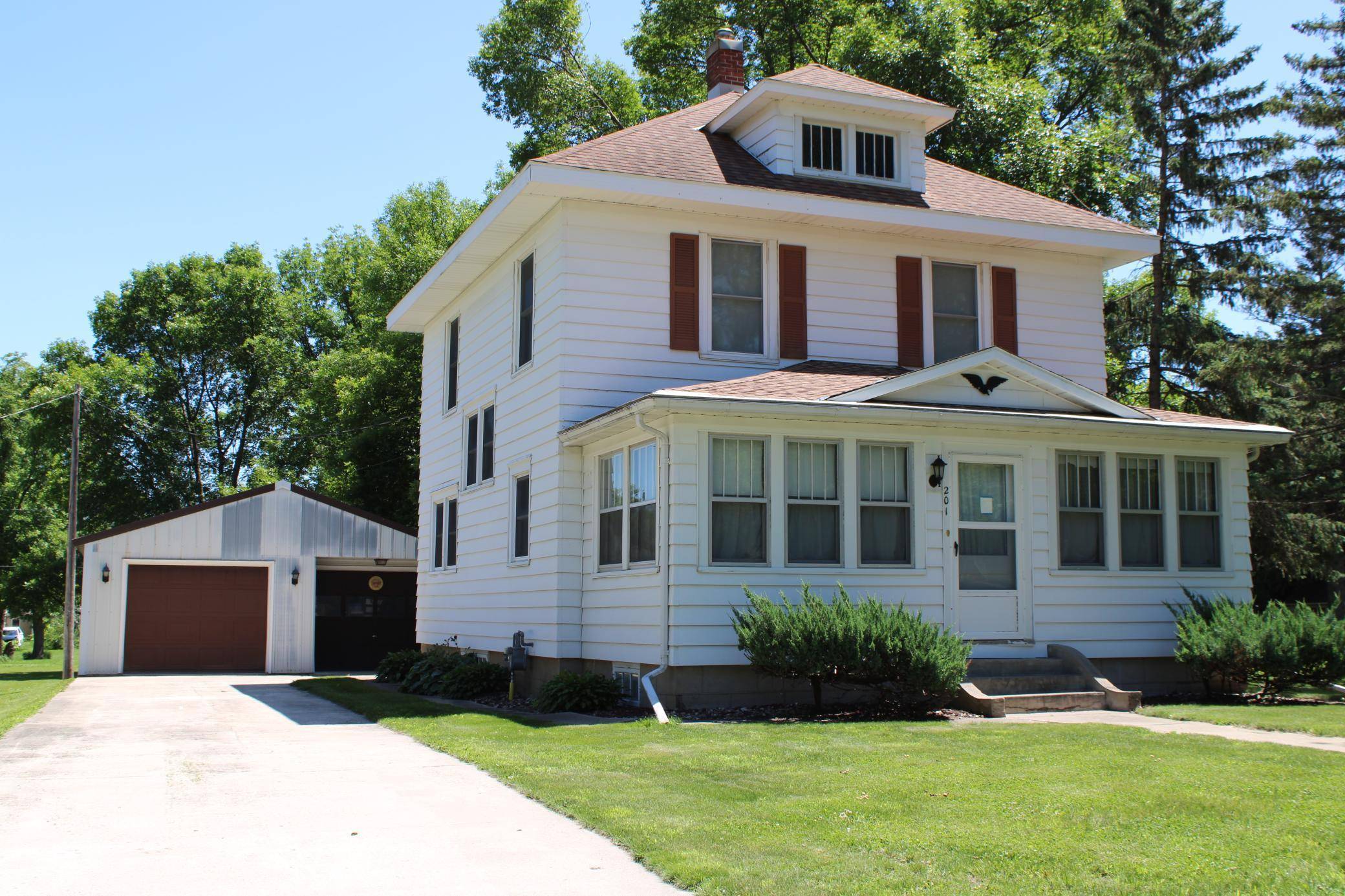 Renville, MN 56284,201 3rd ST SE