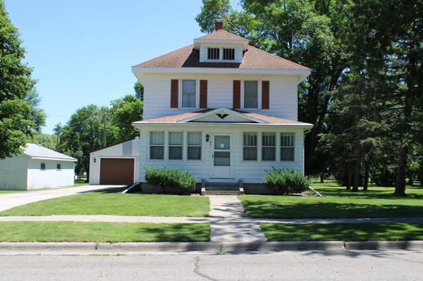 201 3rd ST SE, Renville, MN 56284