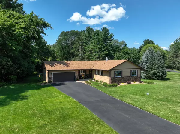 8810 42nd ST N, Lake Elmo, MN 55042