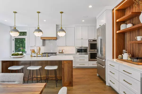 1984 Kenwood Pkwy, Minneapolis, MN 55405