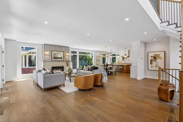 Minneapolis, MN 55405,1984 Kenwood Pkwy