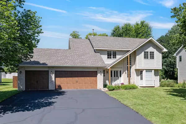 2384 Boulder Ridge LN, Woodbury, MN 55125