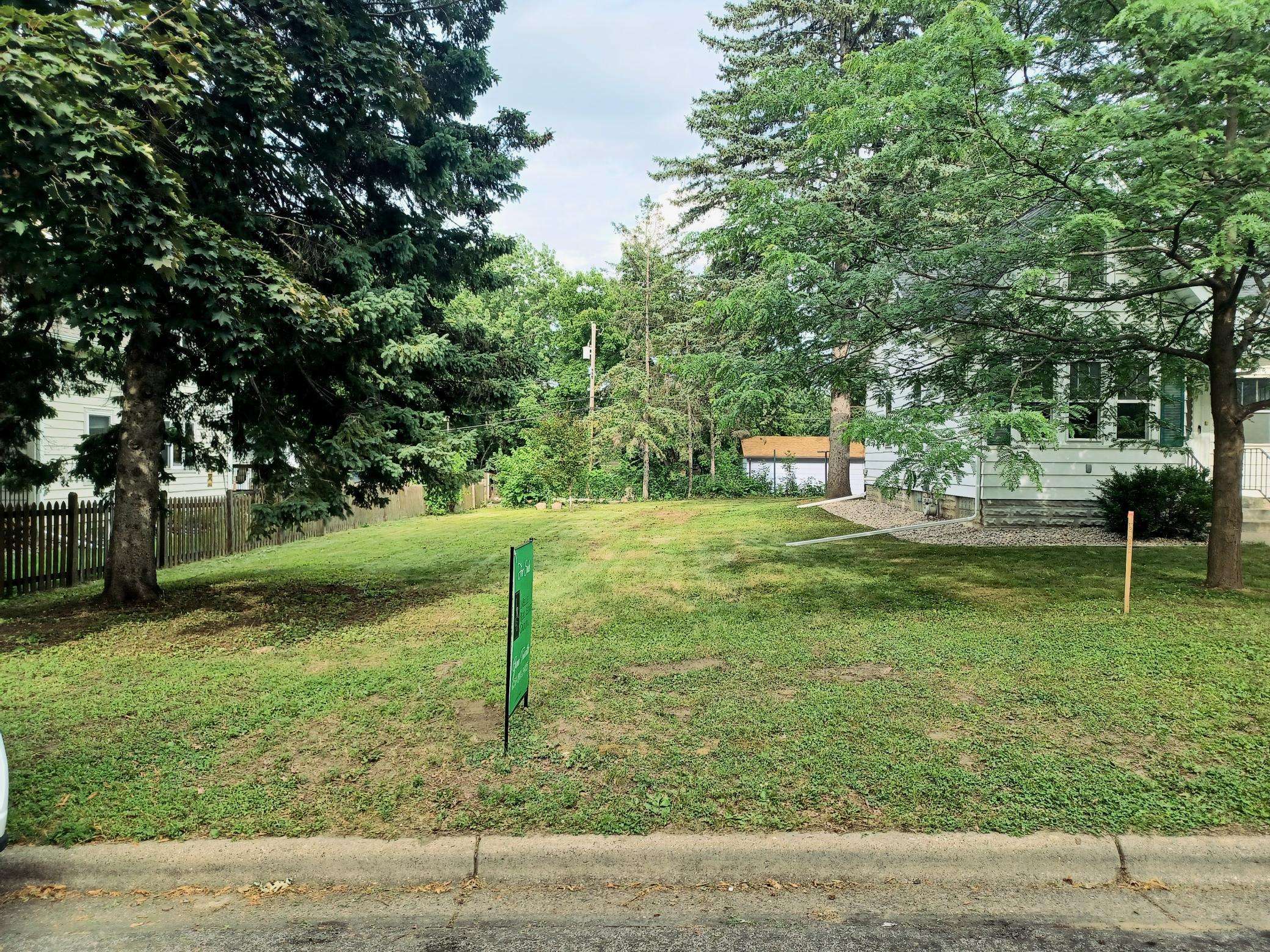 Lauderdale, MN 55113,1840 Carl St