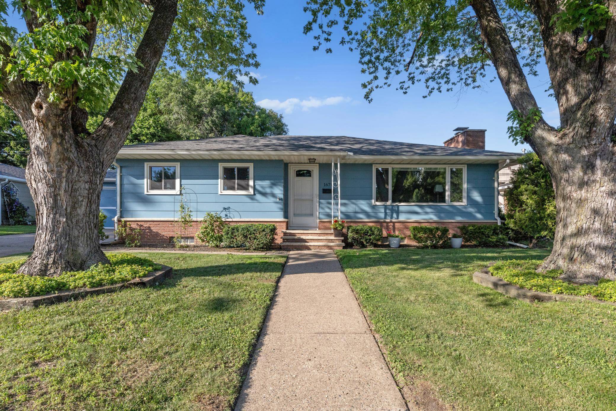 1670 W Broadway ST, Winona, MN 55987