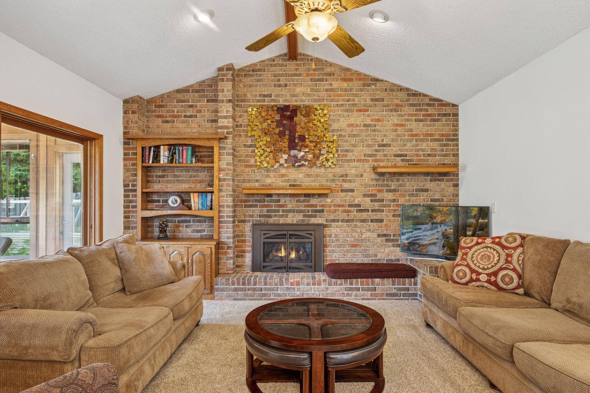 Eden Prairie, MN 55346,13525 Oak Hill CT