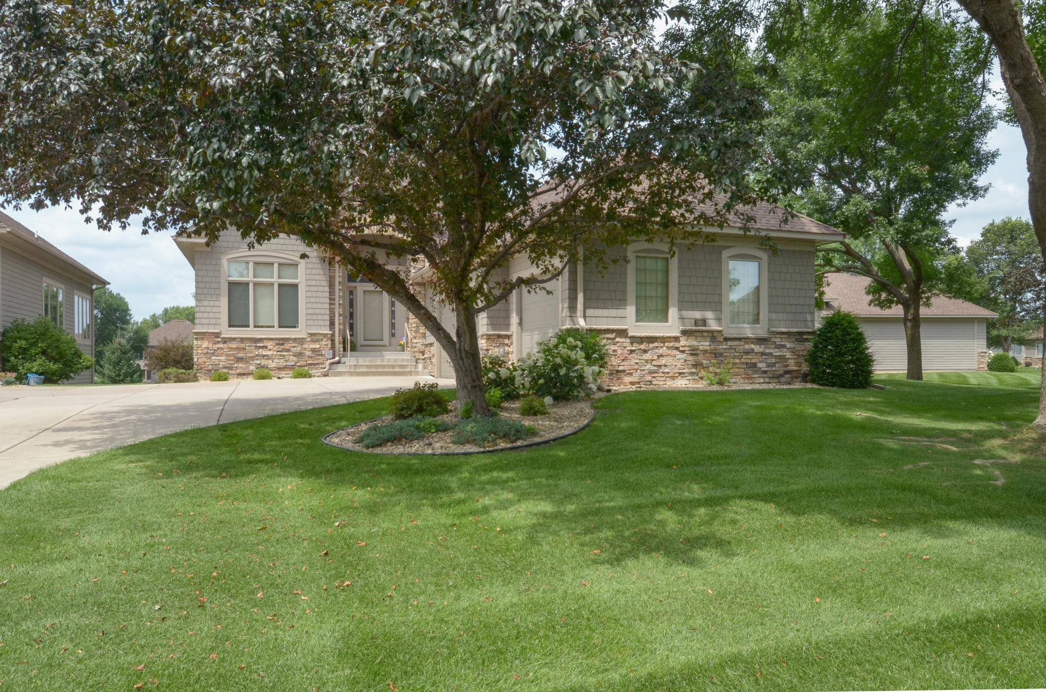 Blaine, MN 55449,2380 Lehman LN NE