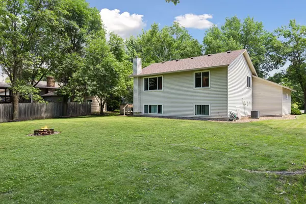 Maple Grove, MN 55369,9743 Hemlock LN N