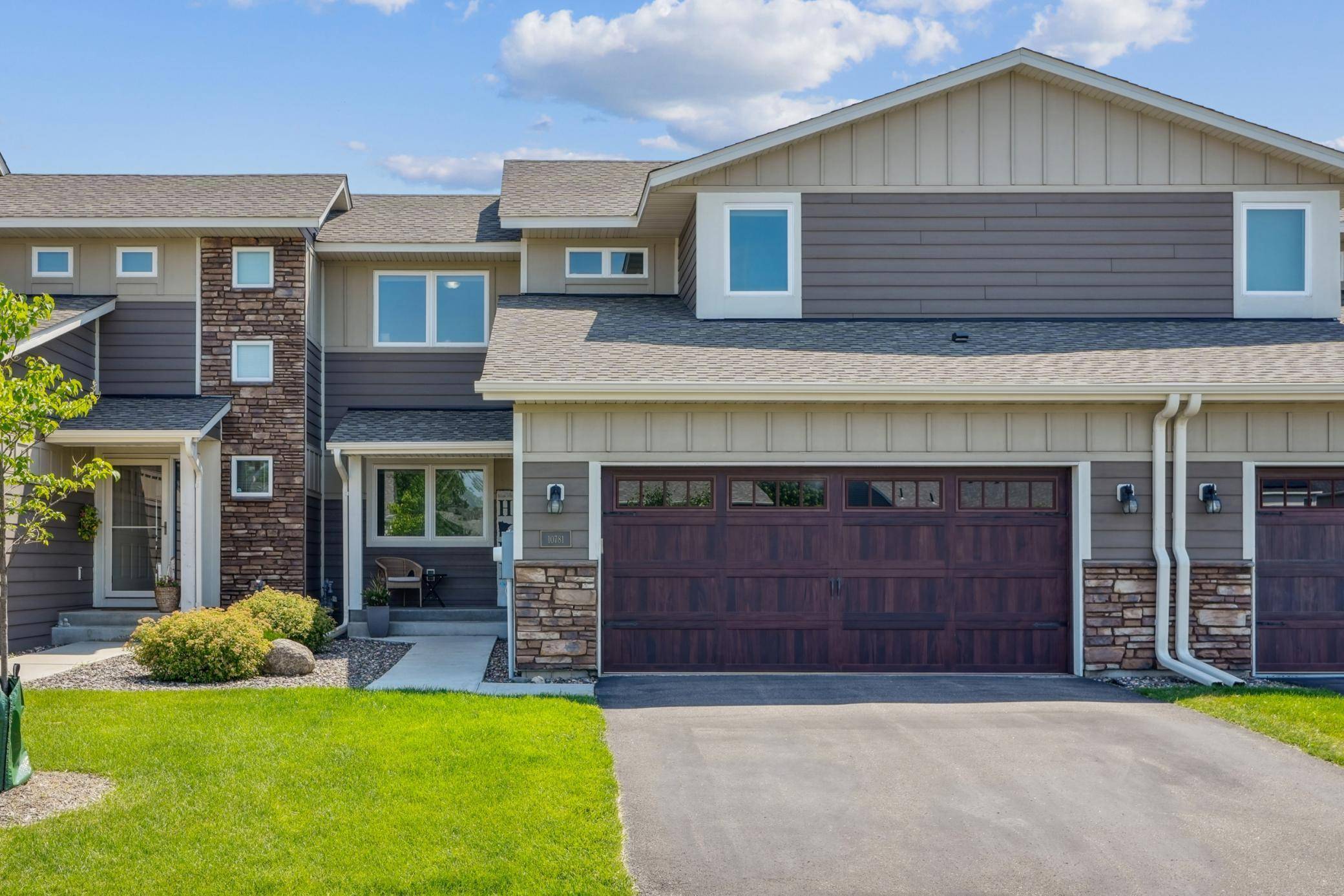 10781 Retreat LN, Woodbury, MN 55129
