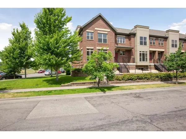 Saint Paul, MN 55102,731 Victoria ST S