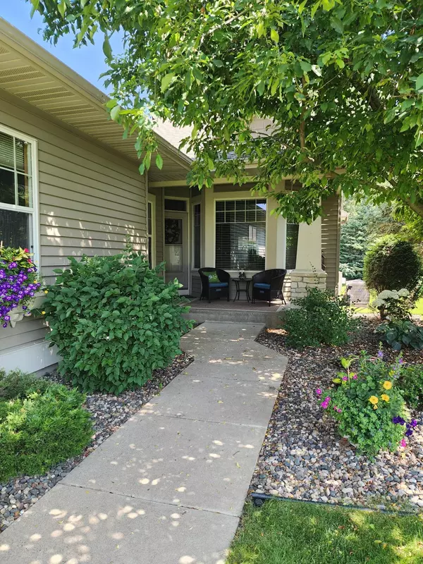 7140 Ballard TRL, Inver Grove Heights, MN 55077