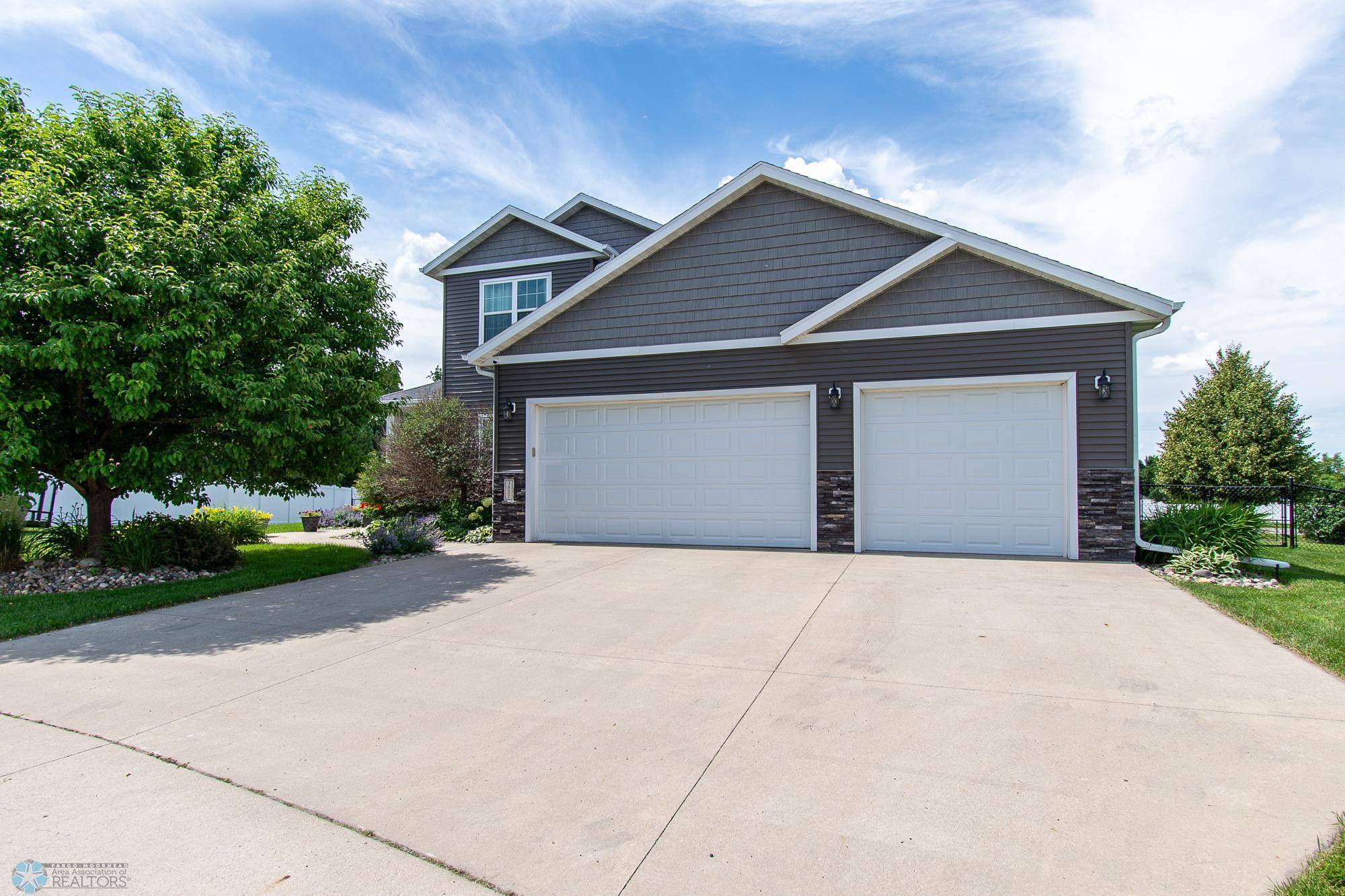 Moorhead, MN 56560,3827 15th ST S