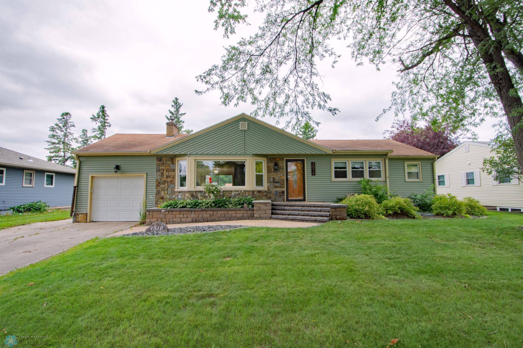 1516 6TH AVE S, Moorhead, MN 56560