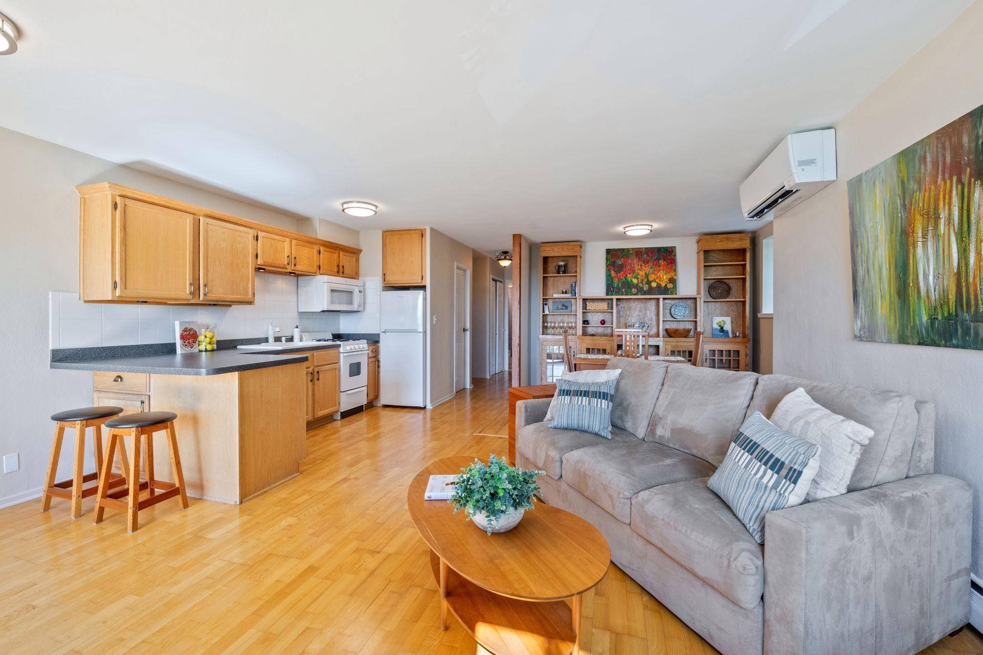 Minneapolis, MN 55410,4430 W Lake Harriet Pkwy #202