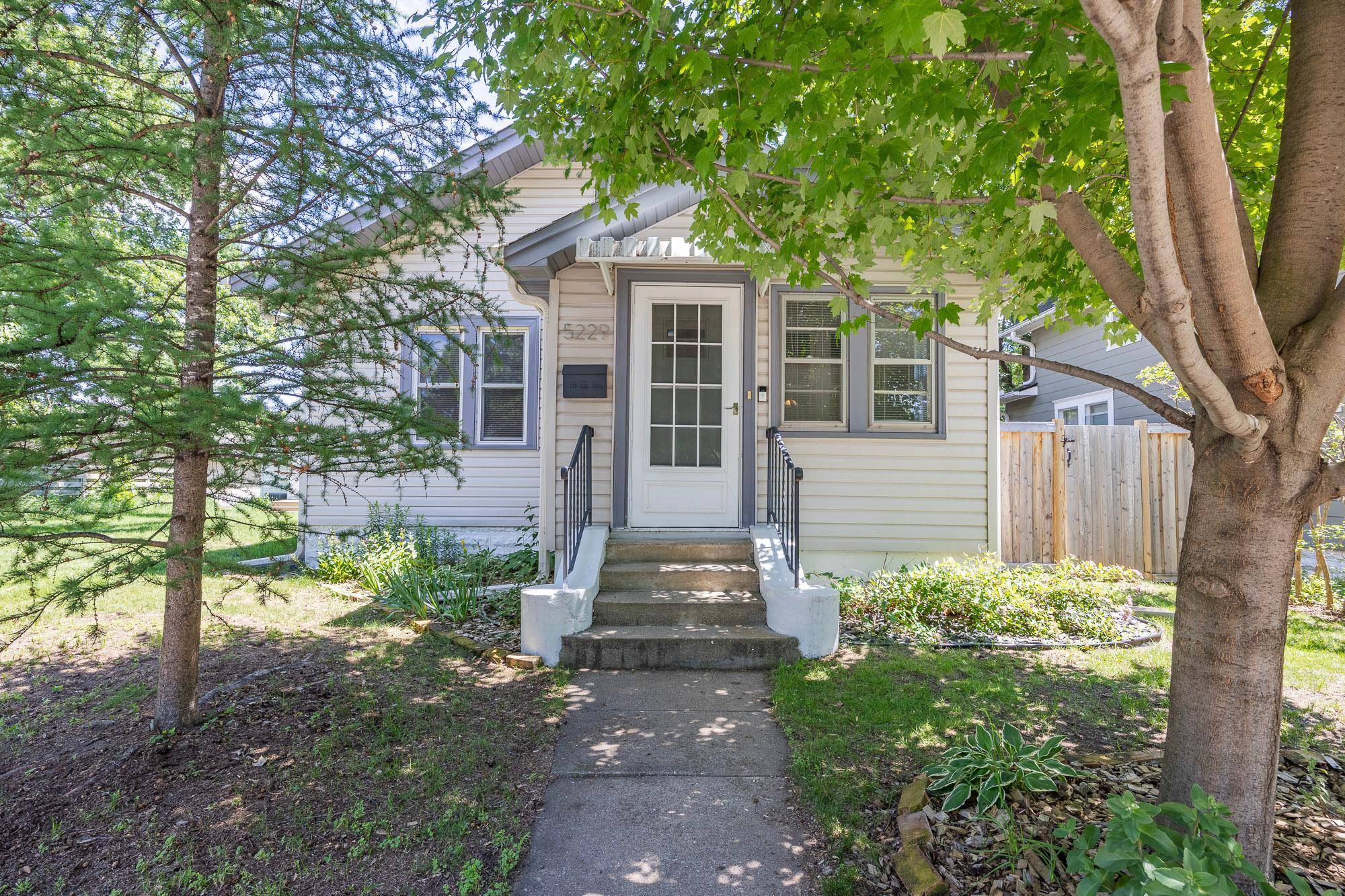 Minneapolis, MN 55417,5229 42nd AVE S