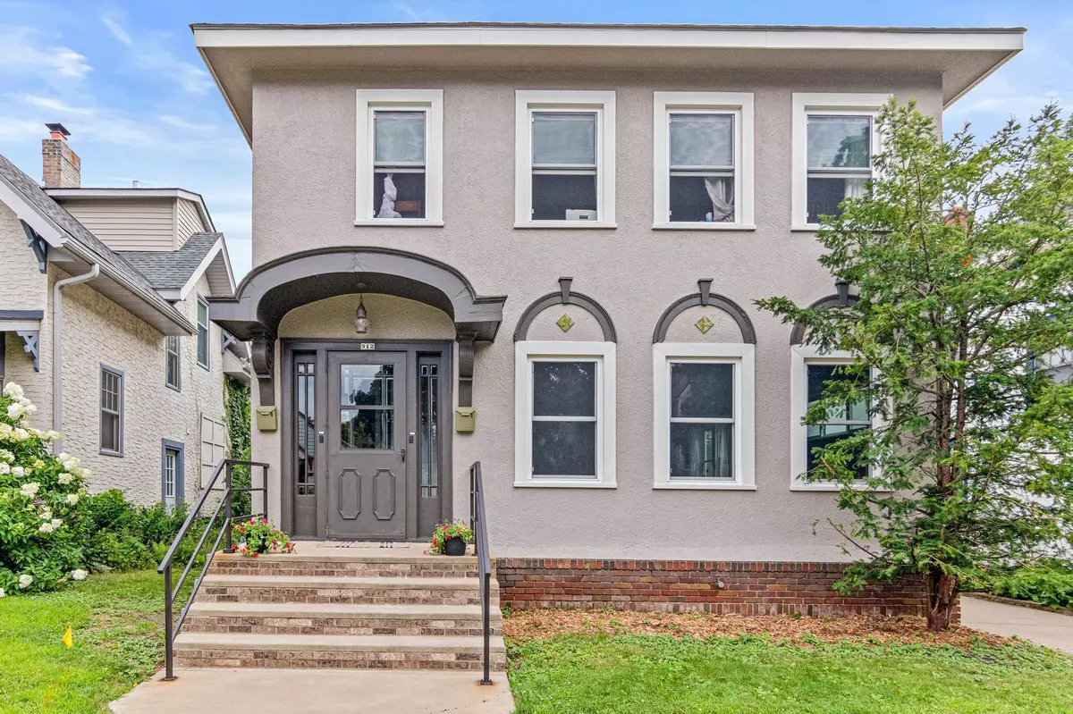 Saint Paul, MN 55105,912 Linwood AVE