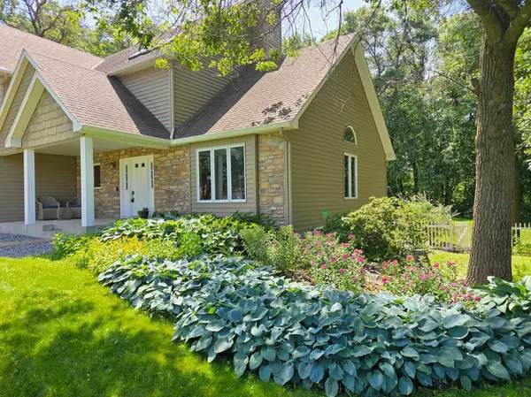 Sartell, MN 56377,850 Meadowlawn CT
