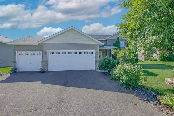 Sartell, MN 56377,1516 Pine Siskin