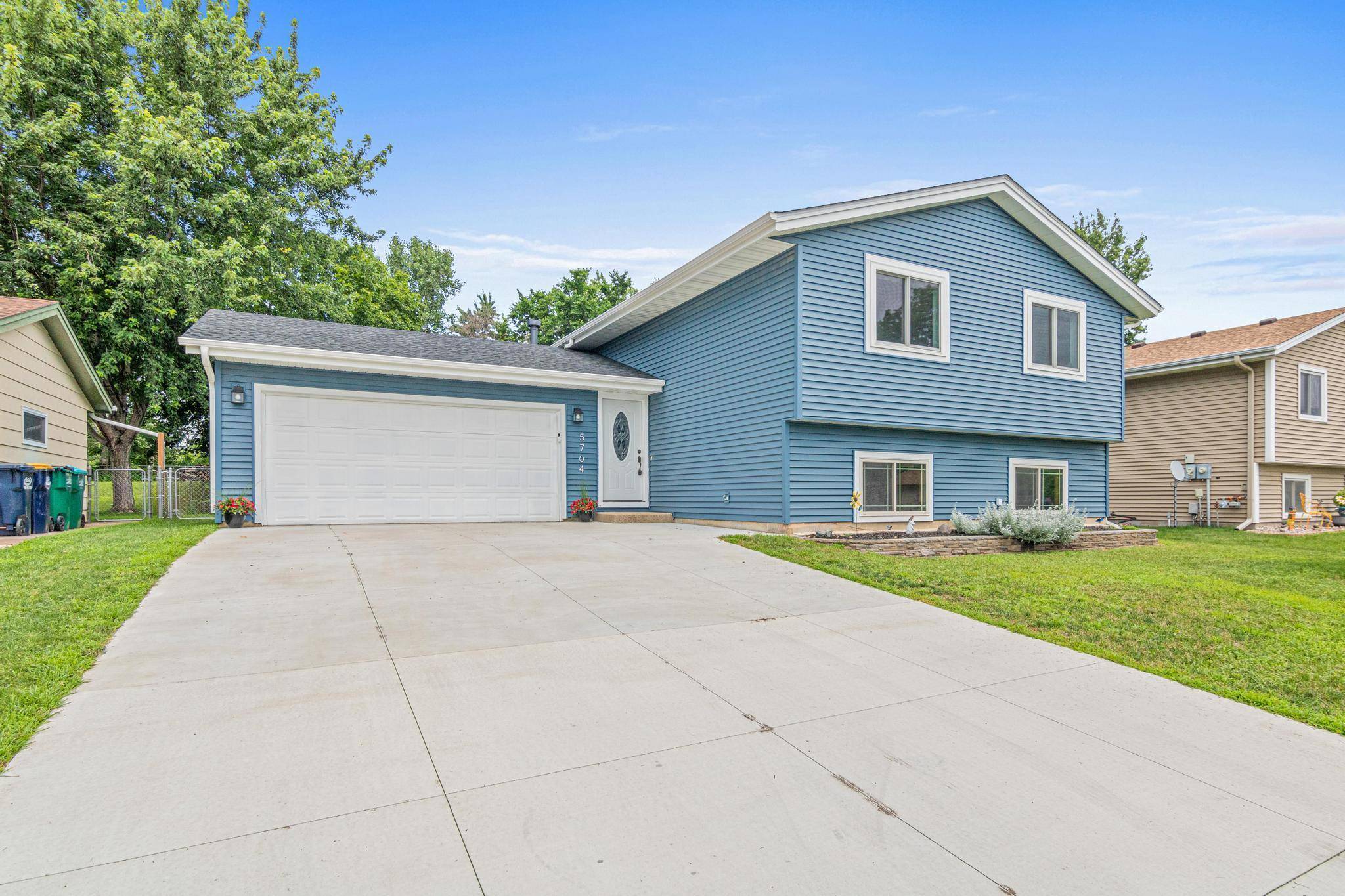 5704 Cedarwood ST NE, Prior Lake, MN 55372