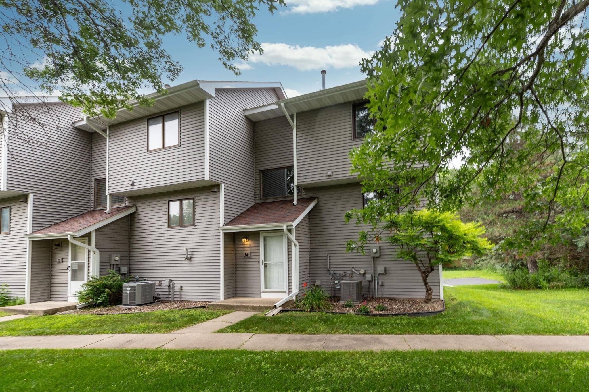 14 Elton Ridge CT NW, Rochester, MN 55901