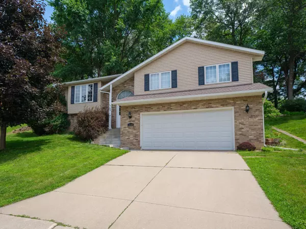1618 Teton CT NE, Rochester, MN 55906