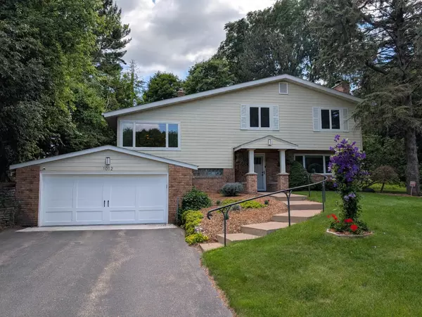 1012 James CT, Mendota Heights, MN 55118