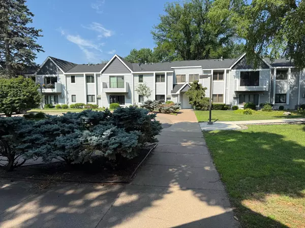 Minneapolis, MN 55417,4020 E 52nd ST #104