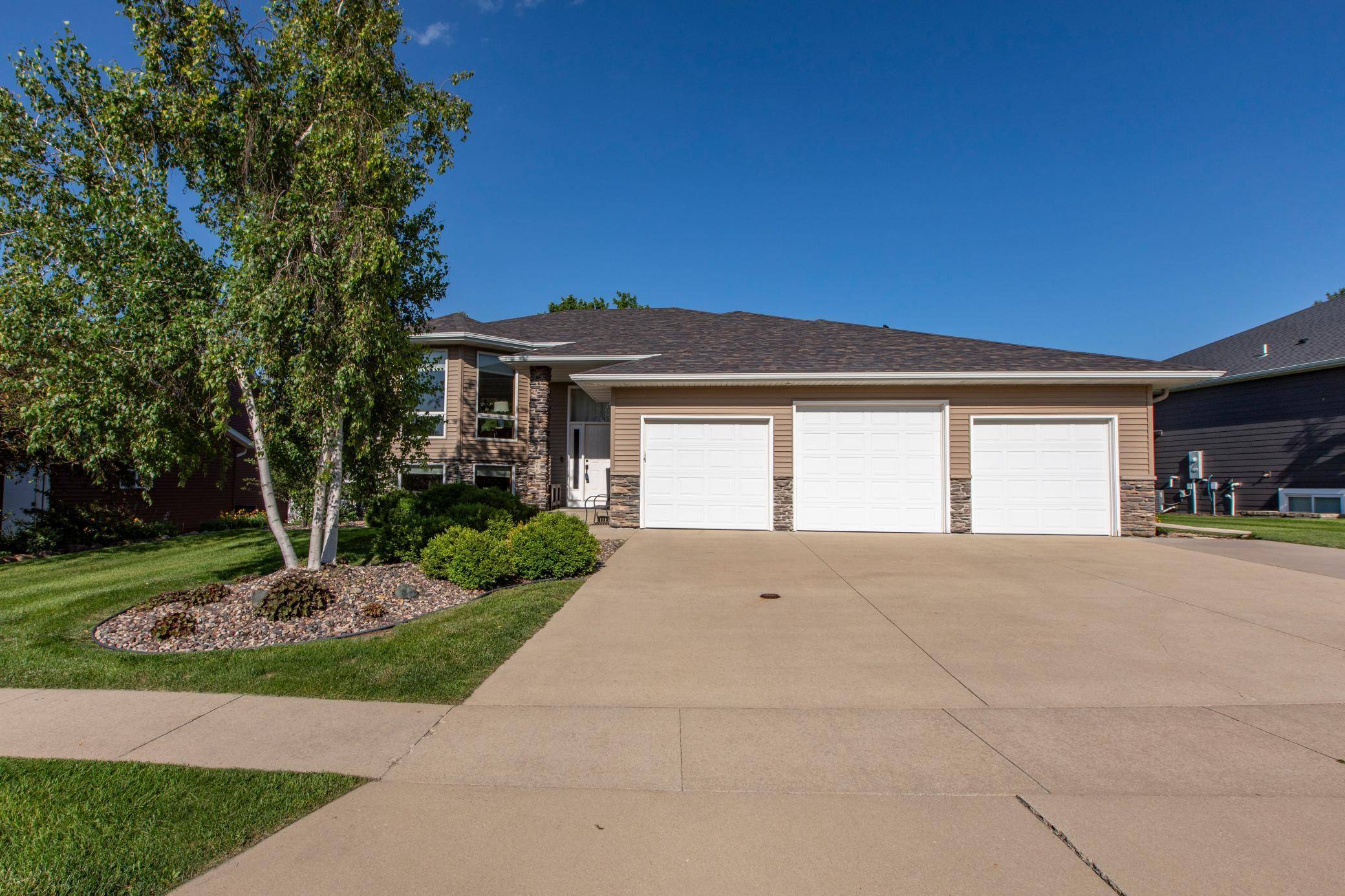 Kasson, MN 55944,406 13th AVE NW