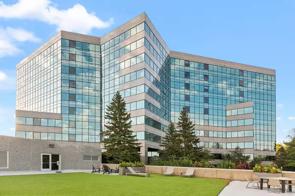 Minnetonka, MN 55343,5601 Smetana DR #214