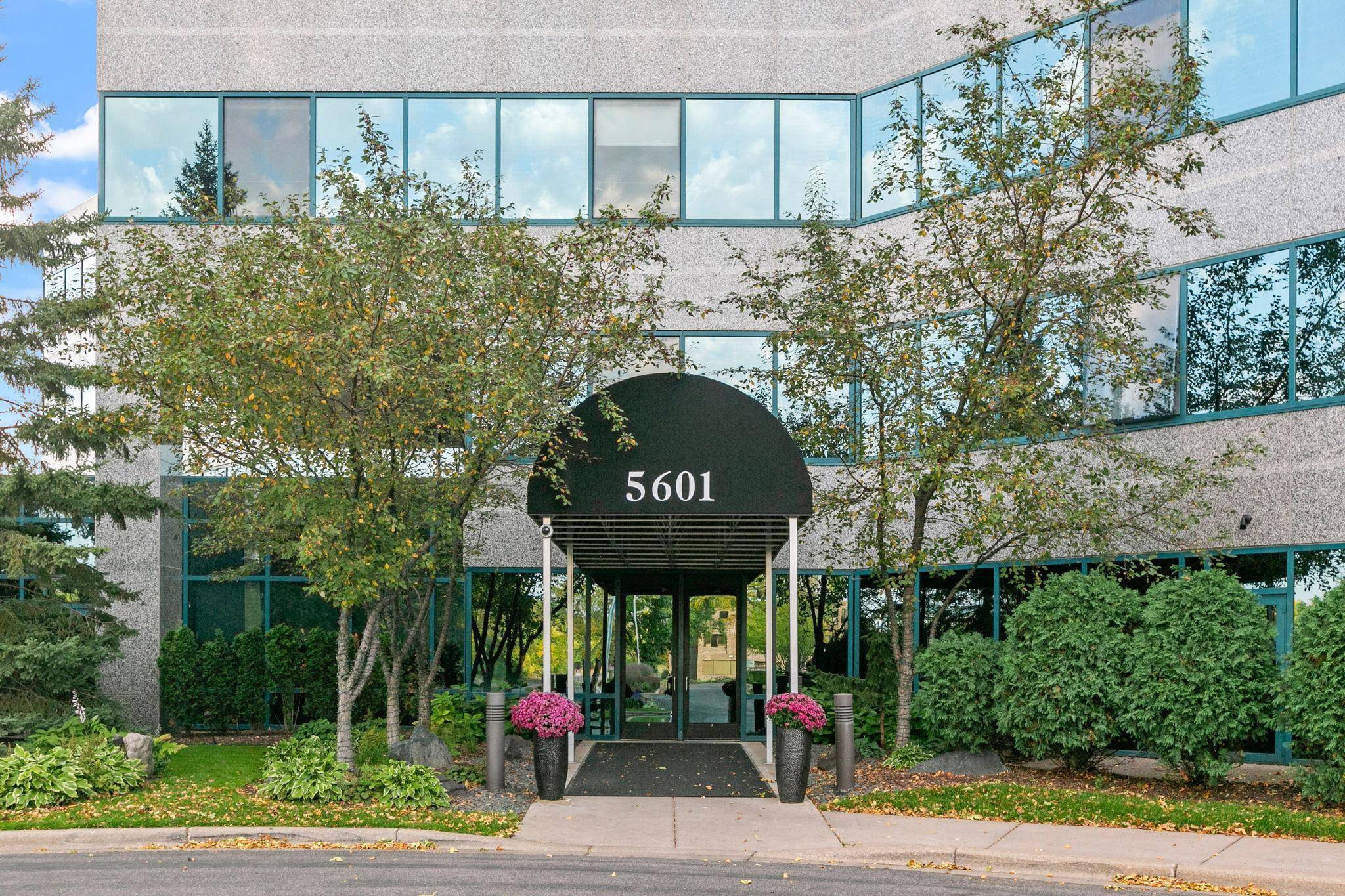 Minnetonka, MN 55343,5601 Smetana DR #214